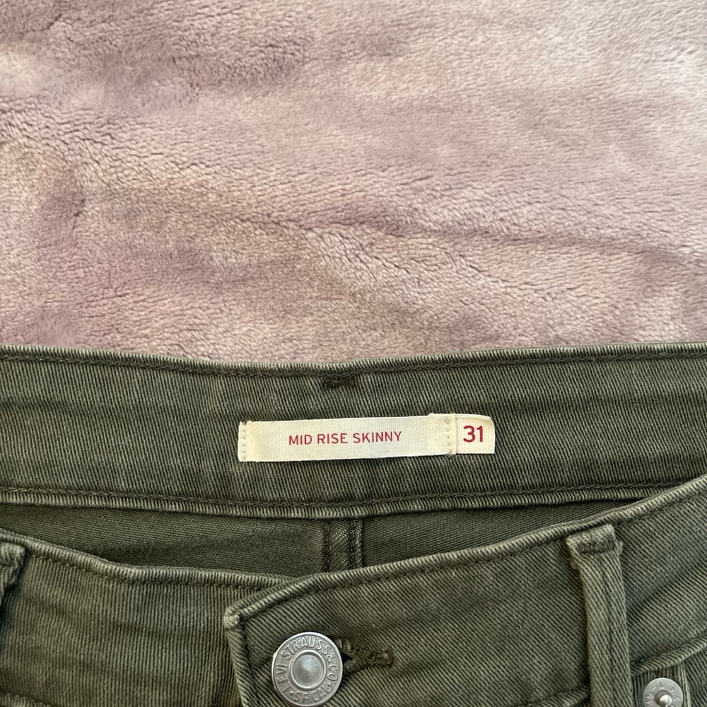 Levi’s Mid-Rise Skinny Olive Green Women's Jeans - Picture 3 of 6